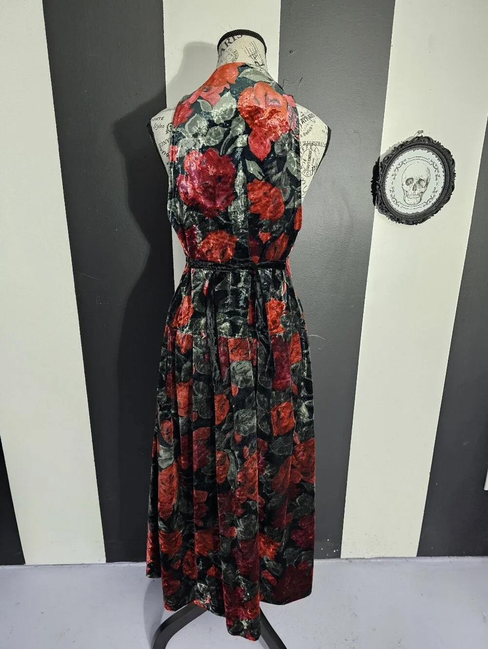 Vintage Red and Black Velvet Floral Halter Midi Dress - Picture 4 of 5
